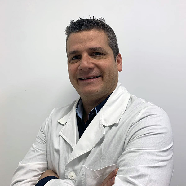 Dr. Miguel Salmerón Celi, especialista en rehabilitación médica en InnovaCare Madrid